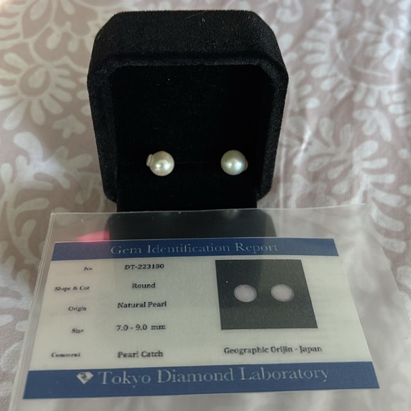 Earring Backs Pearl NWOT. with Authenticity card - Picture 2 of 2
